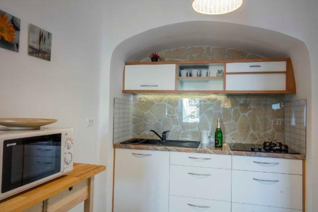 Season4All Apartments Mali Lošinj Екстериор снимка
