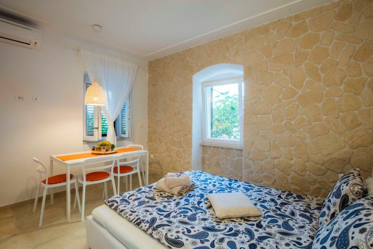 Season4All Apartments Mali Lošinj Екстериор снимка